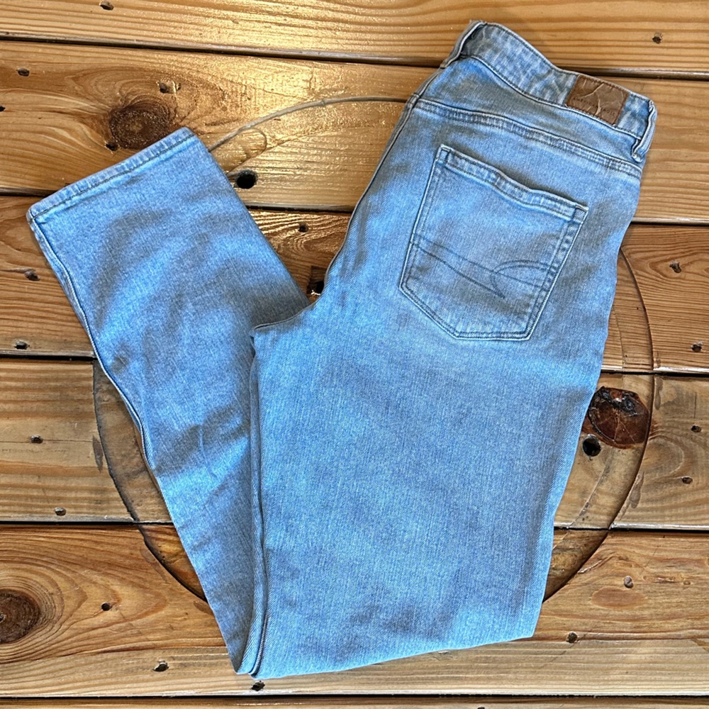 American Eagle Strigid Mom Jean
